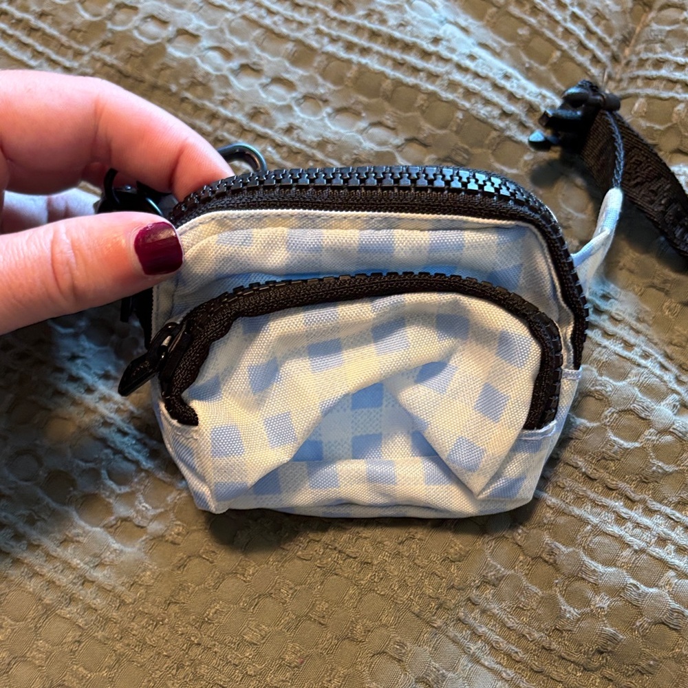 BAGGU Light Blue and White Checkered Fanny pack charm - Picture 2 of 6